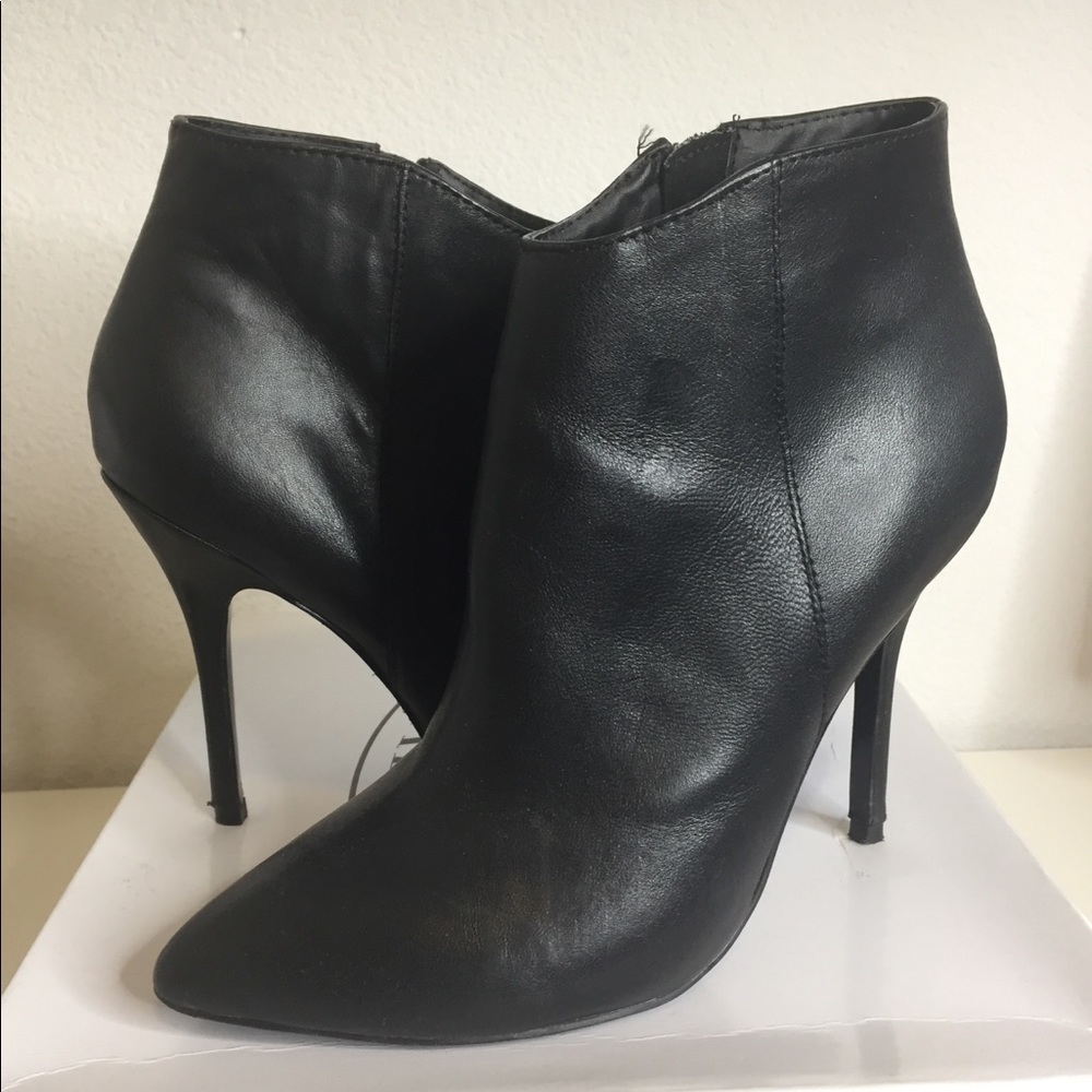 Steve Madden Grrand Leather Bootie